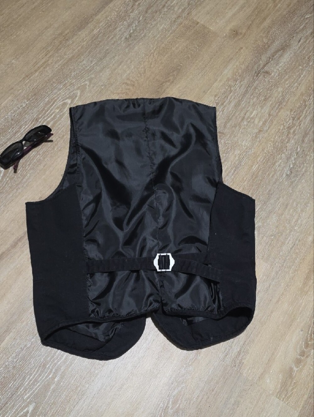 Men's Rock & Republic Black Denim Button Front Vest - Picture 4 of 6